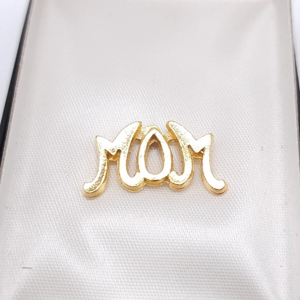 Gold Tone MOM Brooch Script Lapel Pin Vintage Mothers Day